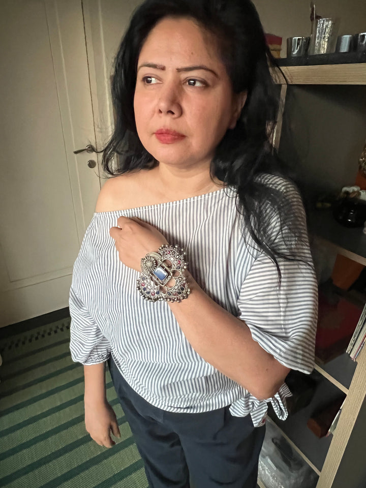 Elegant Fusion Handcuff - Premium Brass & Stone Craftsmanship