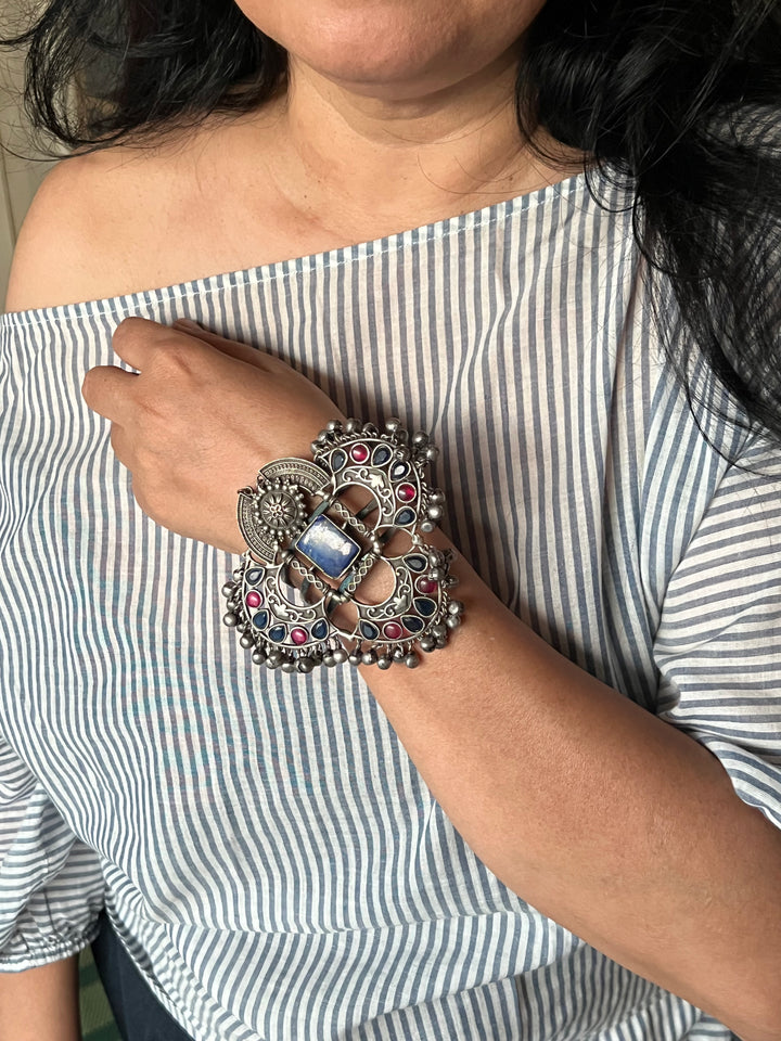 Elegant Fusion Handcuff - Premium Brass & Stone Craftsmanship