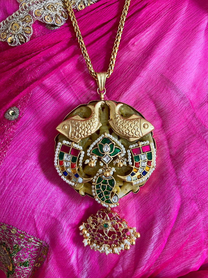 Exquisite Pendant Necklace Set - A Masterpiece of Elegance