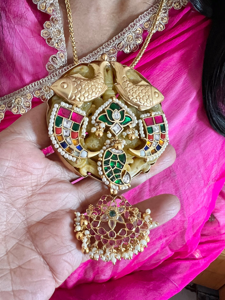 Exquisite Pendant Necklace Set - A Masterpiece of Elegance