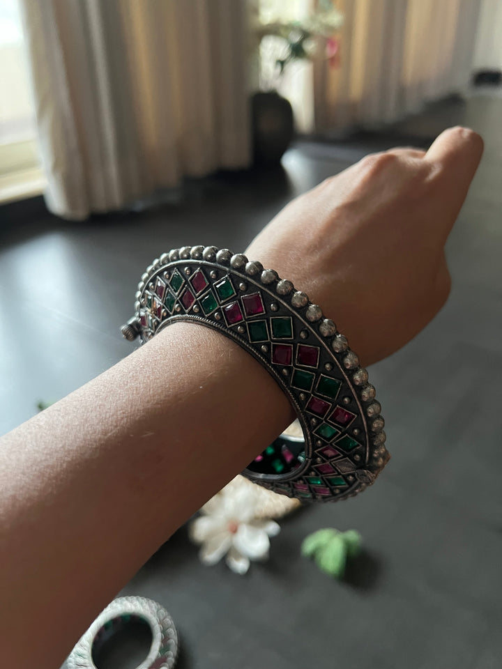 Antique Pacheli Kada