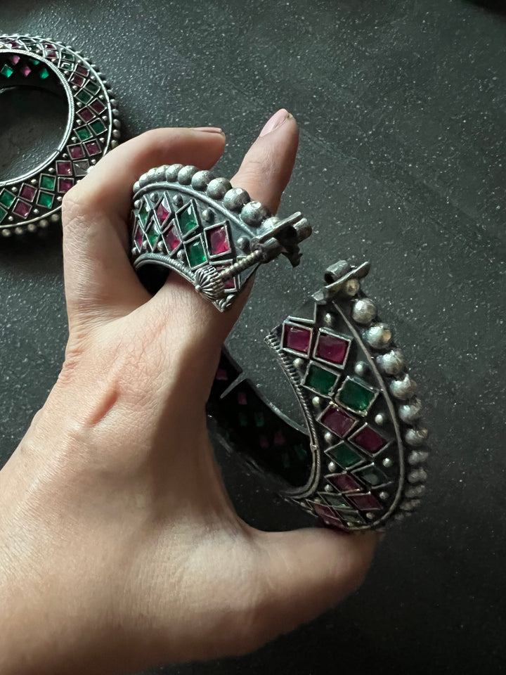 Antique Pacheli Kada