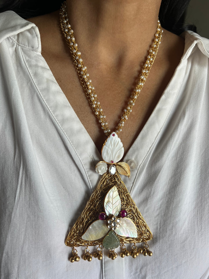 Statement Mother of Pearl Necklace Set - Premium Quality, Handcrafted Elegance