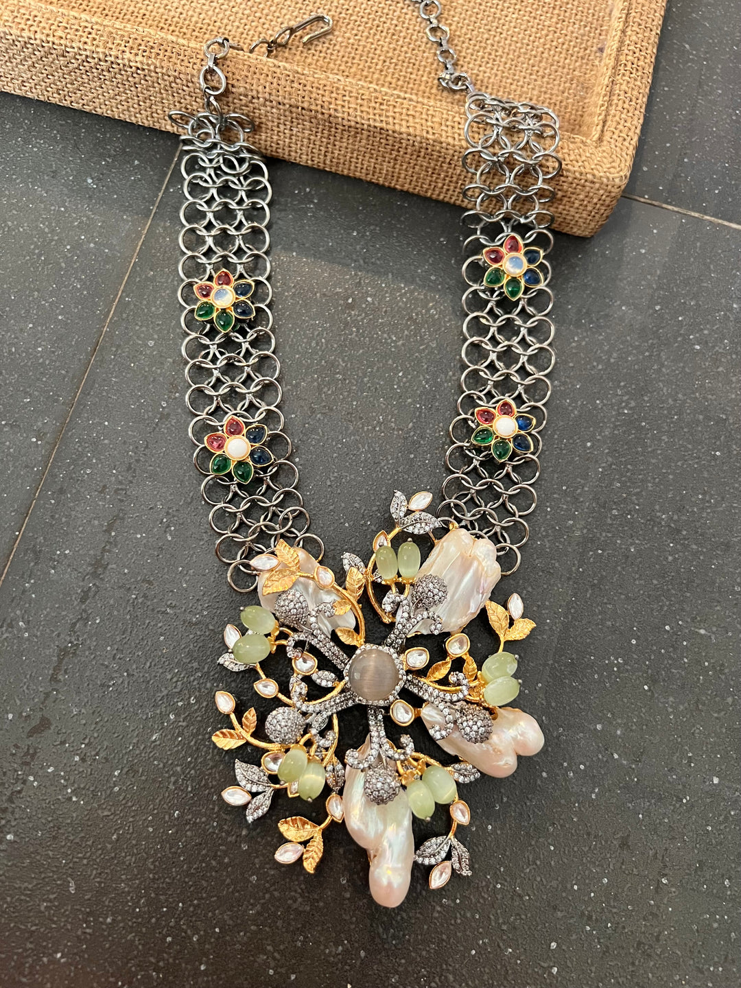 Exquisite Pendant Necklace Set - A Masterpiece of Elegance