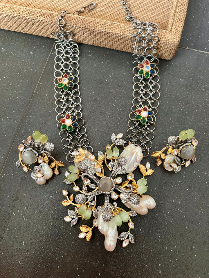 Exquisite Pendant Necklace Set - A Masterpiece of Elegance