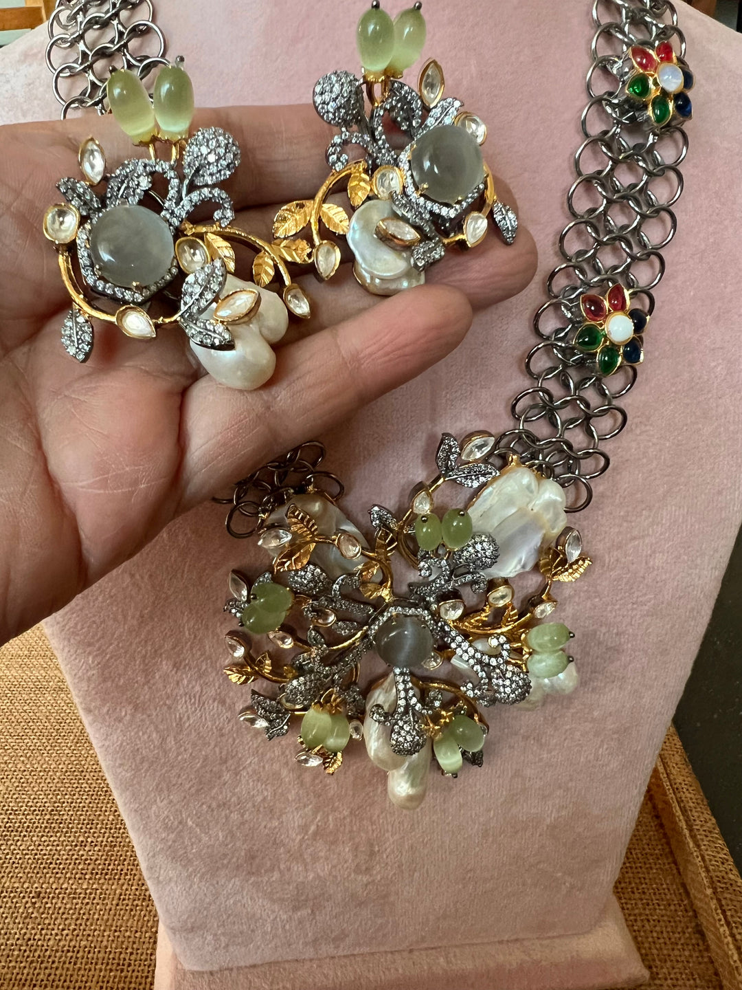 Exquisite Pendant Necklace Set - A Masterpiece of Elegance