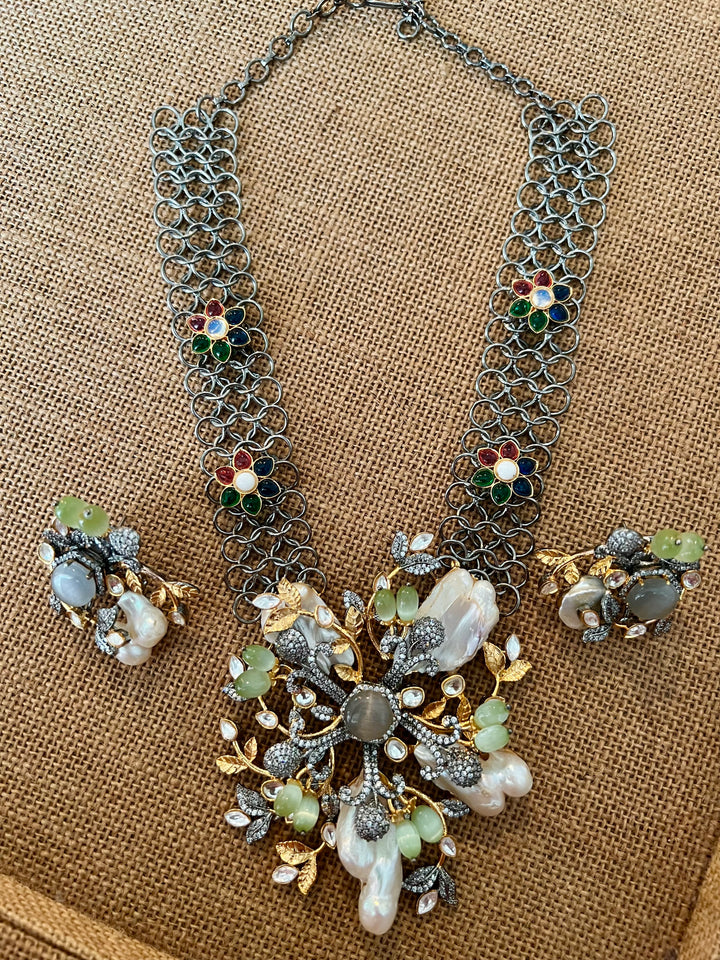 Exquisite Pendant Necklace Set - A Masterpiece of Elegance