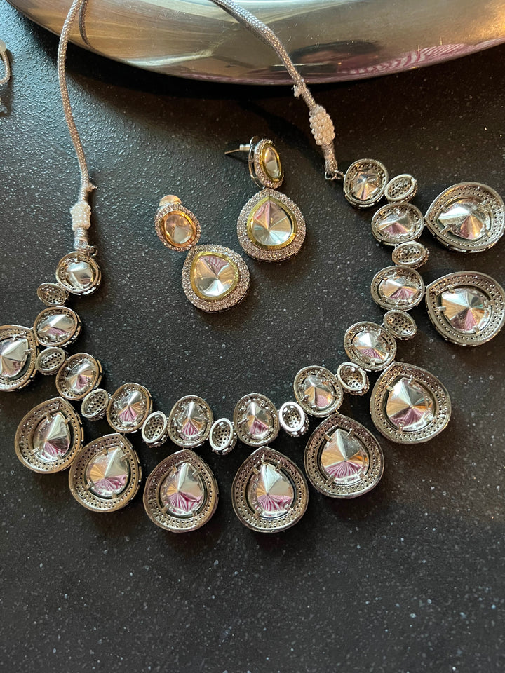 Exquisite Victorian Kundan Choker Necklace with Earrings - Timeless Elegance and Royal Charm