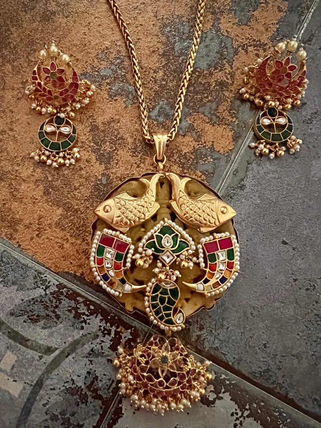 Exquisite Pendant Necklace Set - A Masterpiece of Elegance
