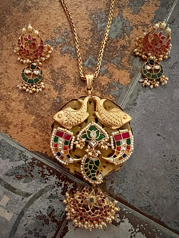 Exquisite Pendant Necklace Set - A Masterpiece of Elegance