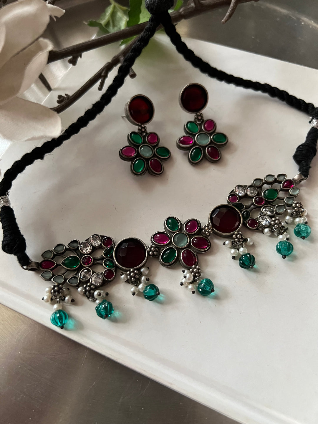 Vintage Multi-Coloured Choker with Earrings - Timeless Elegance!