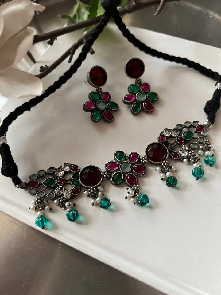 Vintage Multi-Coloured Choker with Earrings - Timeless Elegance!