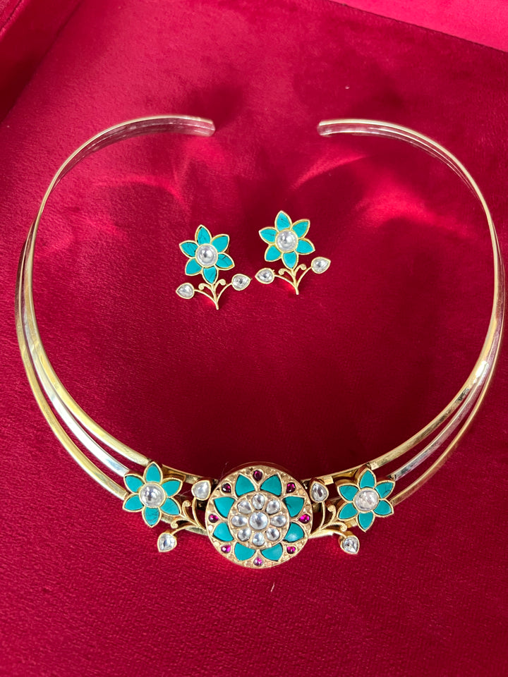 Silver Statement Hasli Necklace Set: Shine at Every Event