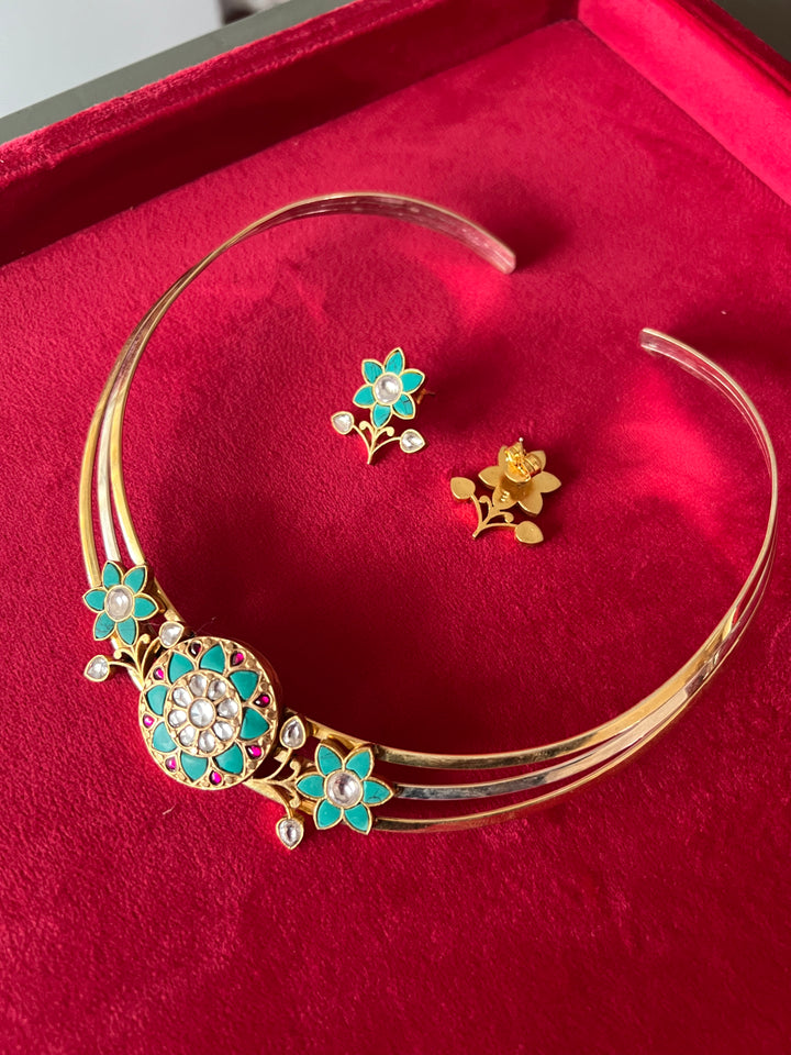 Silver Statement Hasli Necklace Set: Shine at Every Event