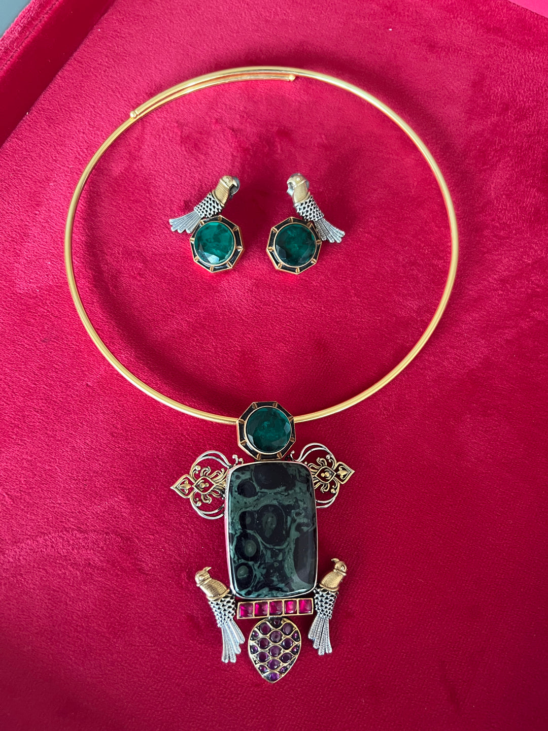 Silver Statement Hasli Necklace Set: Shine at Every Event