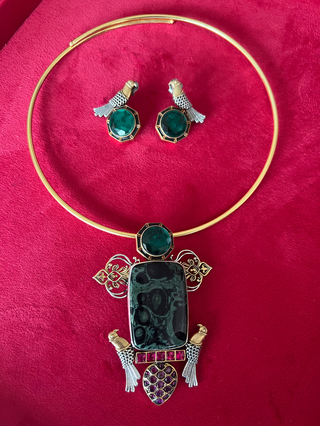 Silver Statement Hasli Necklace Set: Shine at Every Event