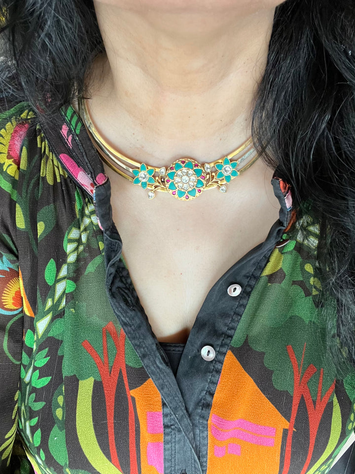 Silver Statement Hasli Necklace Set: Shine at Every Event