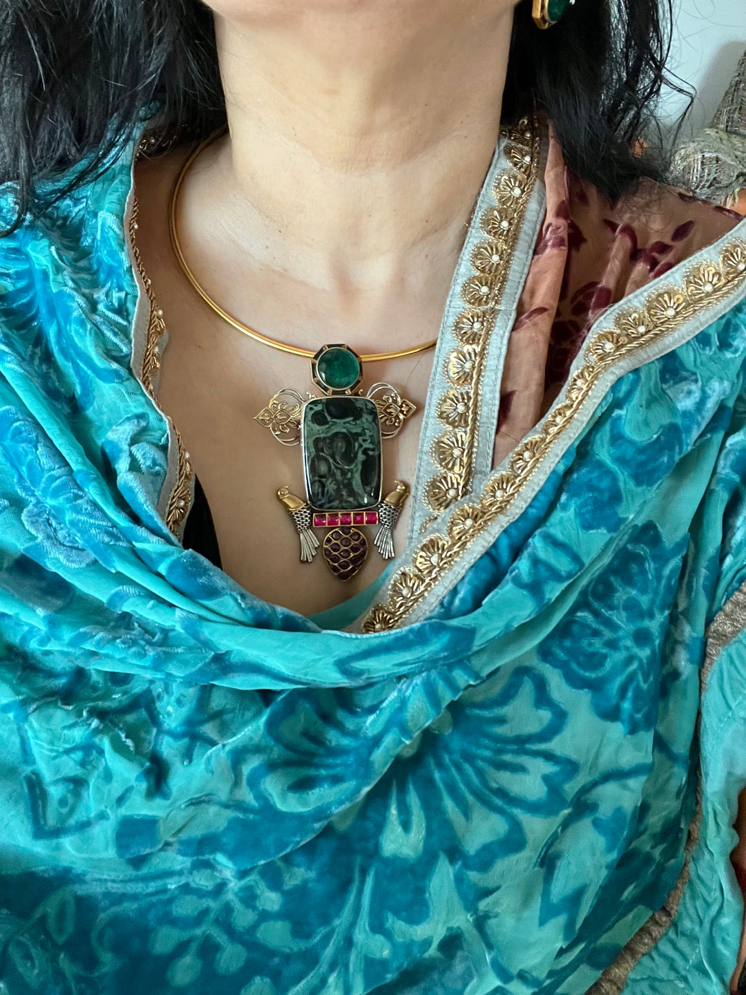 Silver Statement Hasli Necklace Set: Shine at Every Event