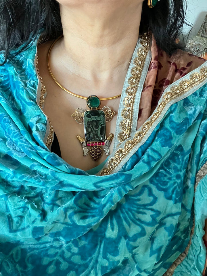 Silver Statement Hasli Necklace Set: Shine at Every Event