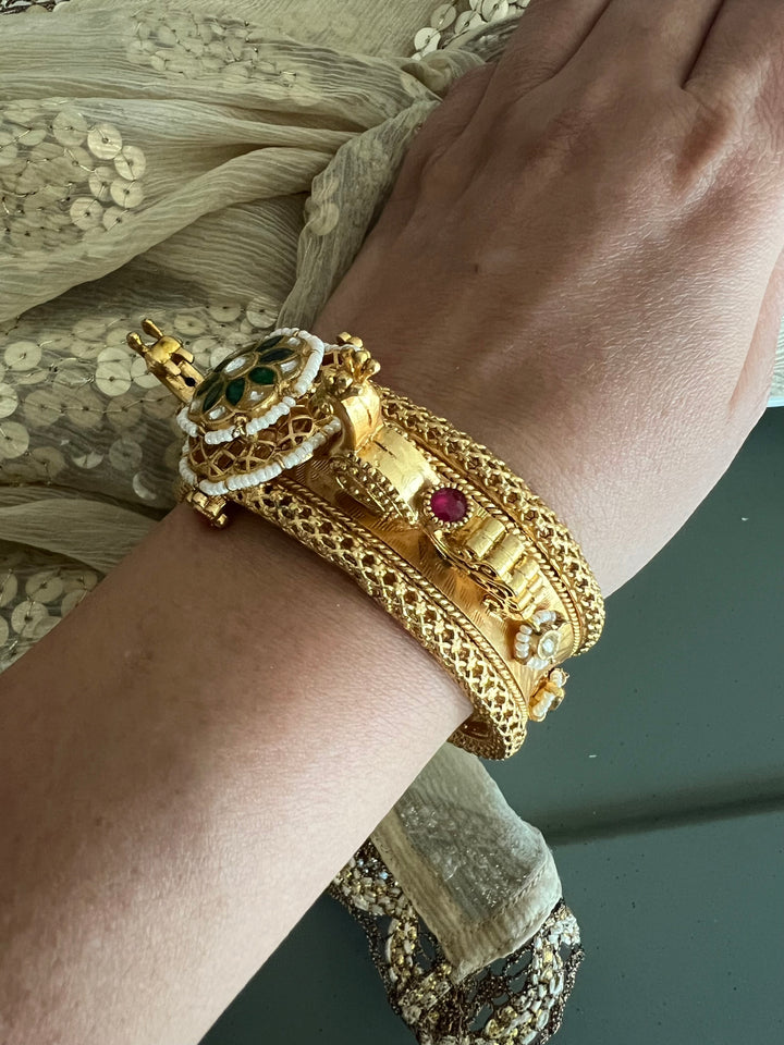 Vintage Twin Peacock Kada - Unparalleled Quality and Style