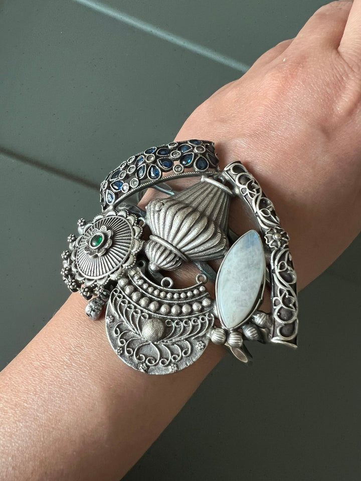 Elegant Fusion Handcuff - Premium Brass & Stone Craftsmanship