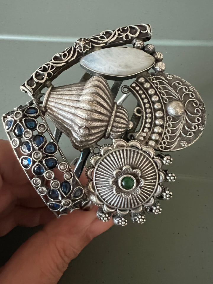 Elegant Fusion Handcuff - Premium Brass & Stone Craftsmanship