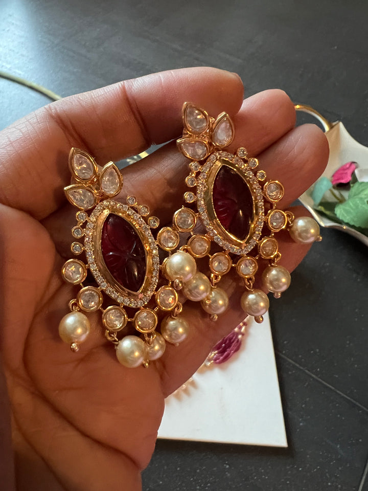 Red Kundan Choker with Earrings - Vintage Elegance