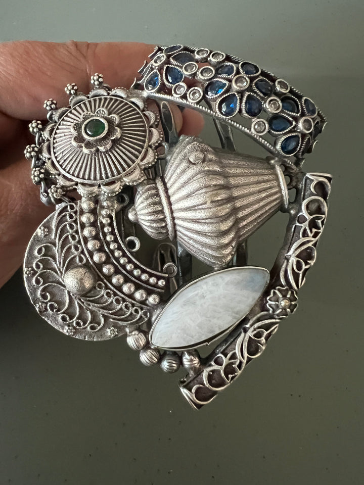 Elegant Fusion Handcuff - Premium Brass & Stone Craftsmanship