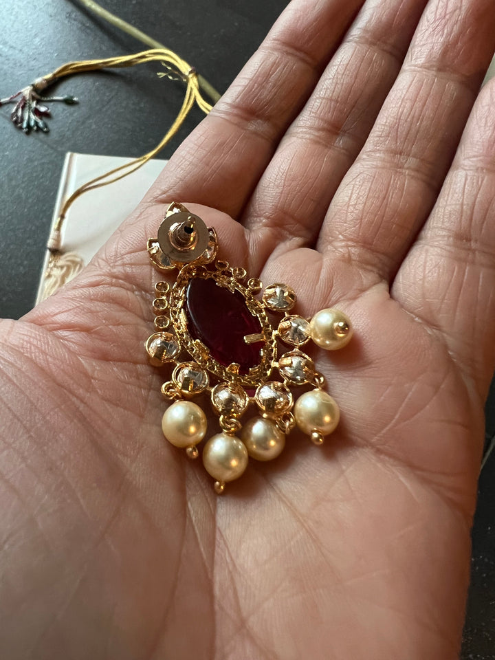 Red Kundan Choker with Earrings - Vintage Elegance