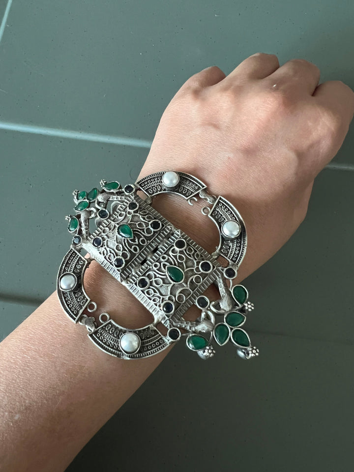 Elegant Fusion Handcuff - Premium Brass & Stone Craftsmanship