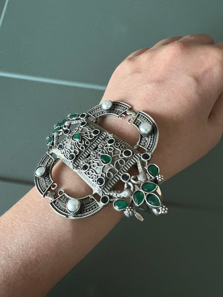 Elegant Fusion Handcuff - Premium Brass & Stone Craftsmanship