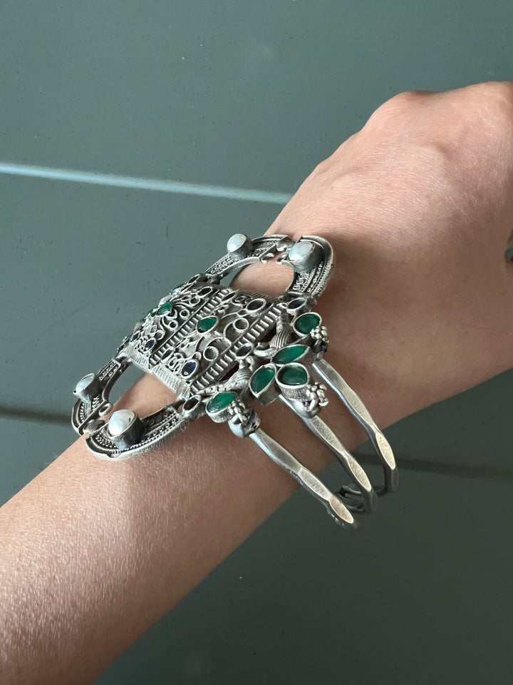 Elegant Fusion Handcuff - Premium Brass & Stone Craftsmanship