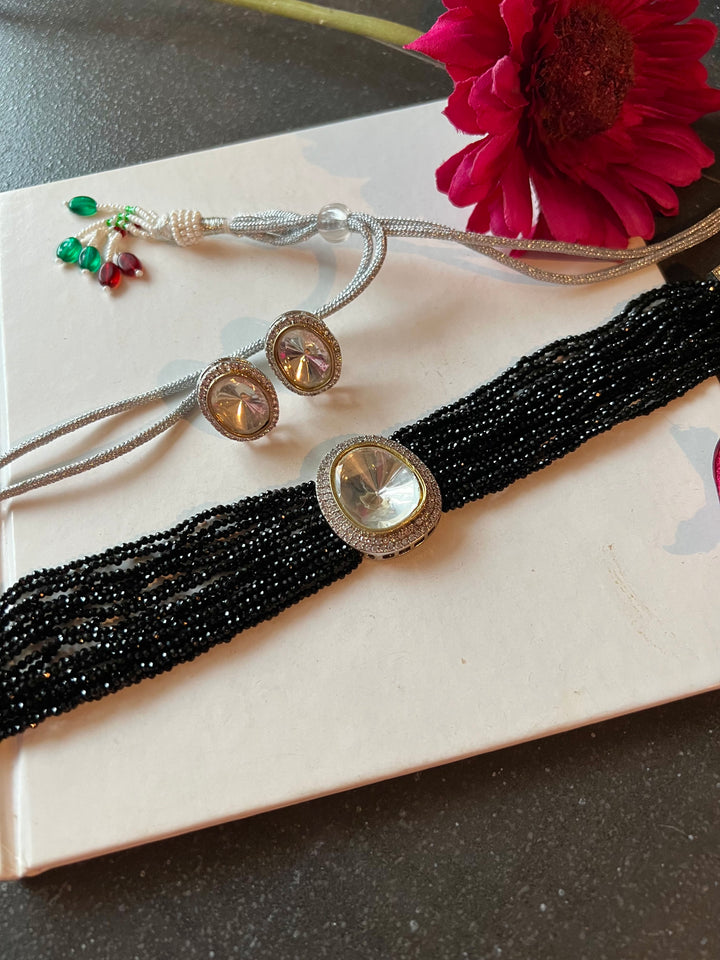 Minimalist Victorian Kundan Choker with Studs
