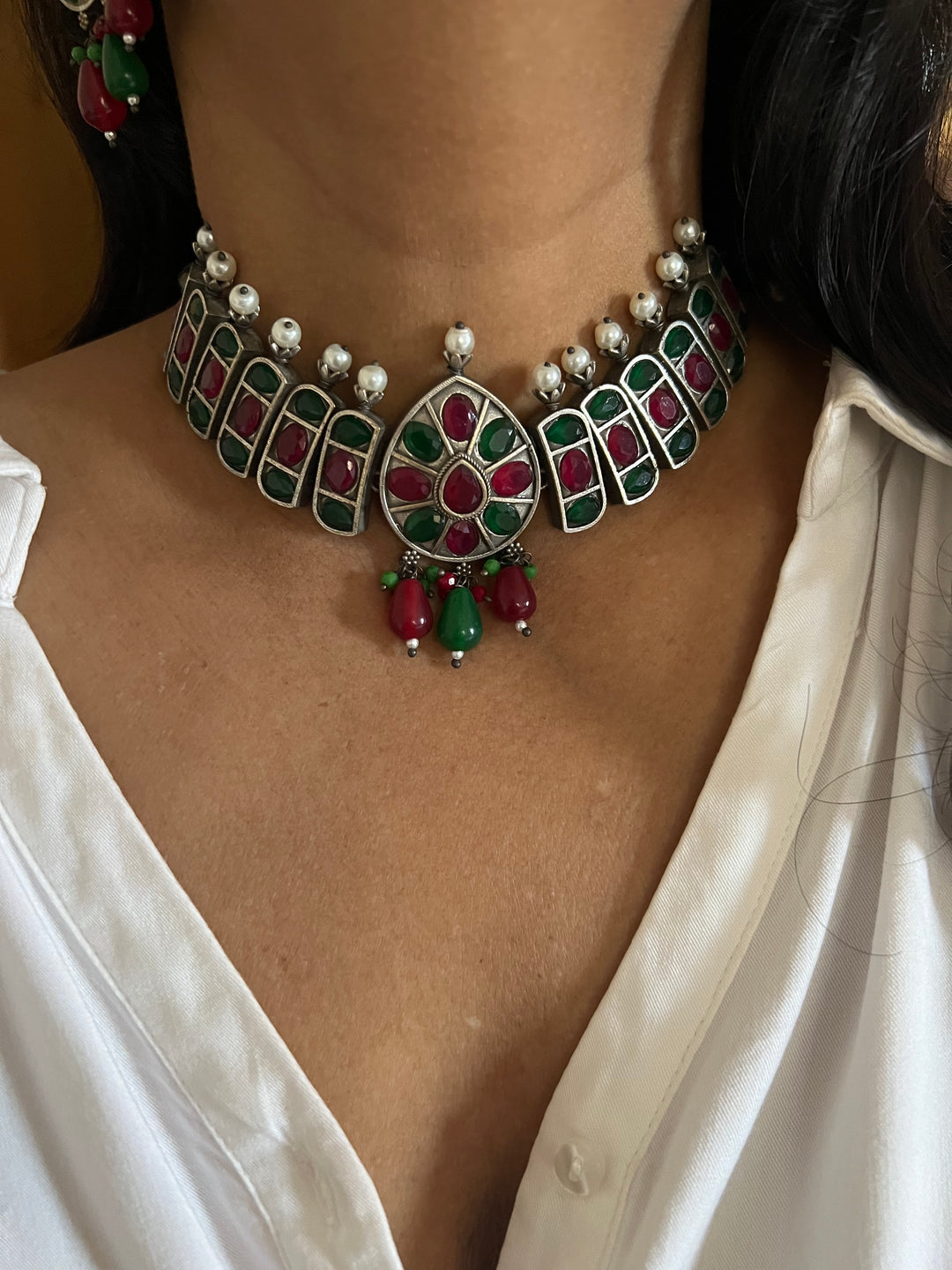 Elegant Red and Green Statement Necklace with Earrings