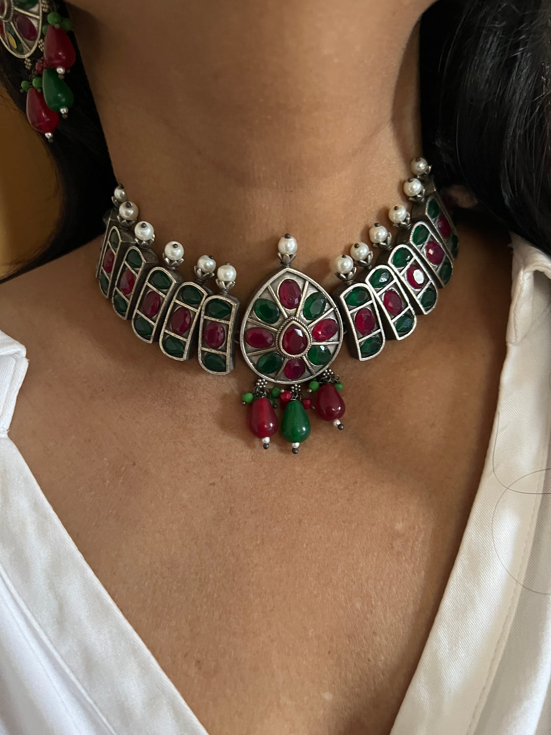 Elegant Red and Green Statement Necklace with Earrings