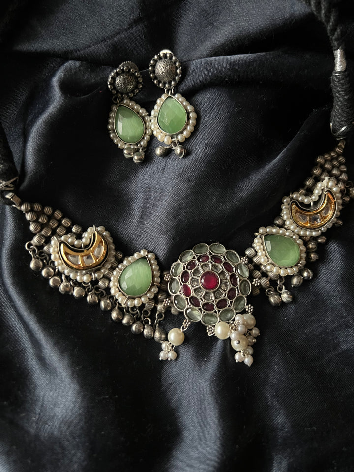 Vintage Artistic Choker with Earrings