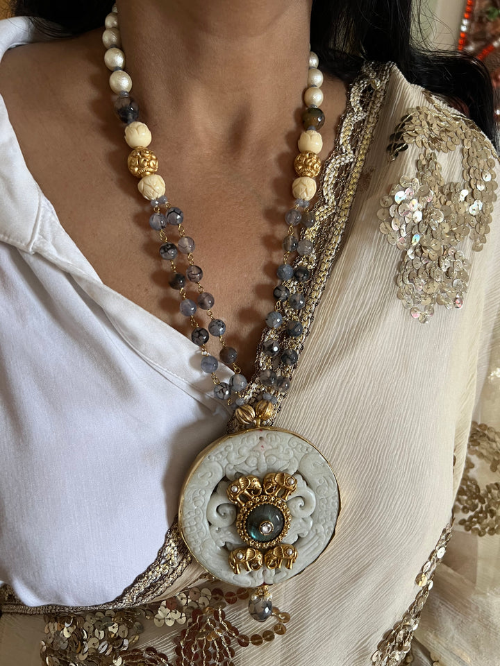 Exquisite Pendant Necklace Set - A Masterpiece of Elegance