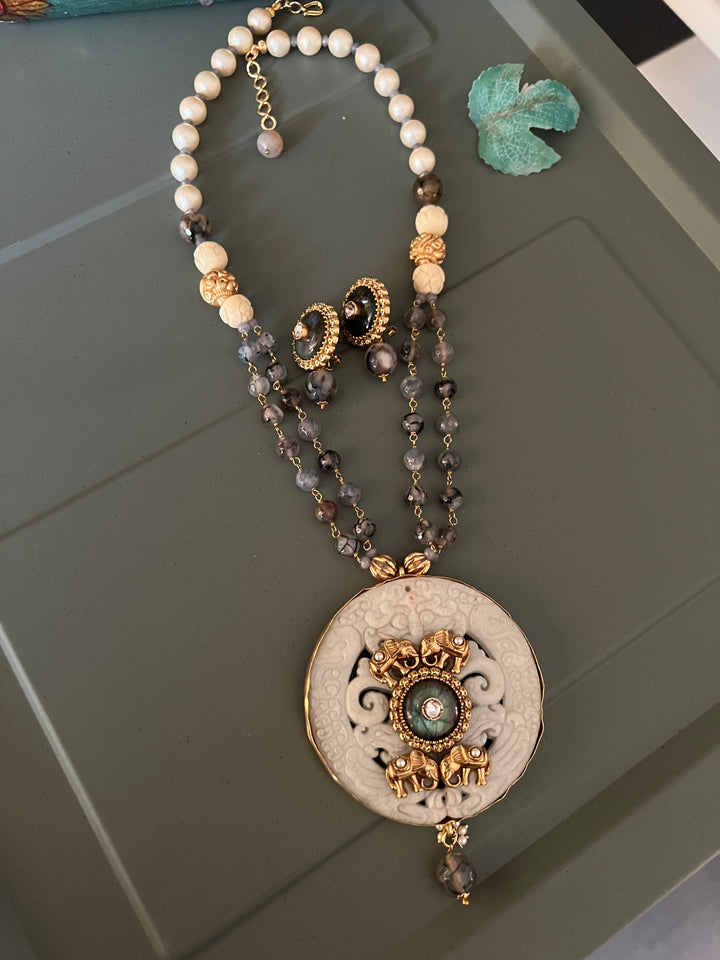 Exquisite Pendant Necklace Set - A Masterpiece of Elegance