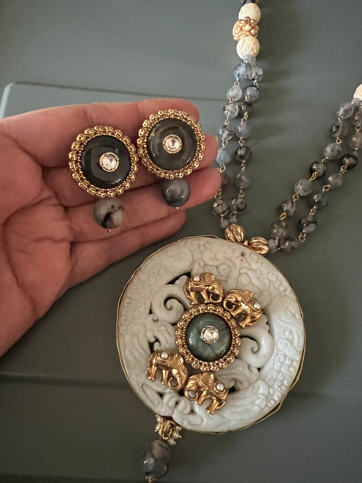 Exquisite Pendant Necklace Set - A Masterpiece of Elegance