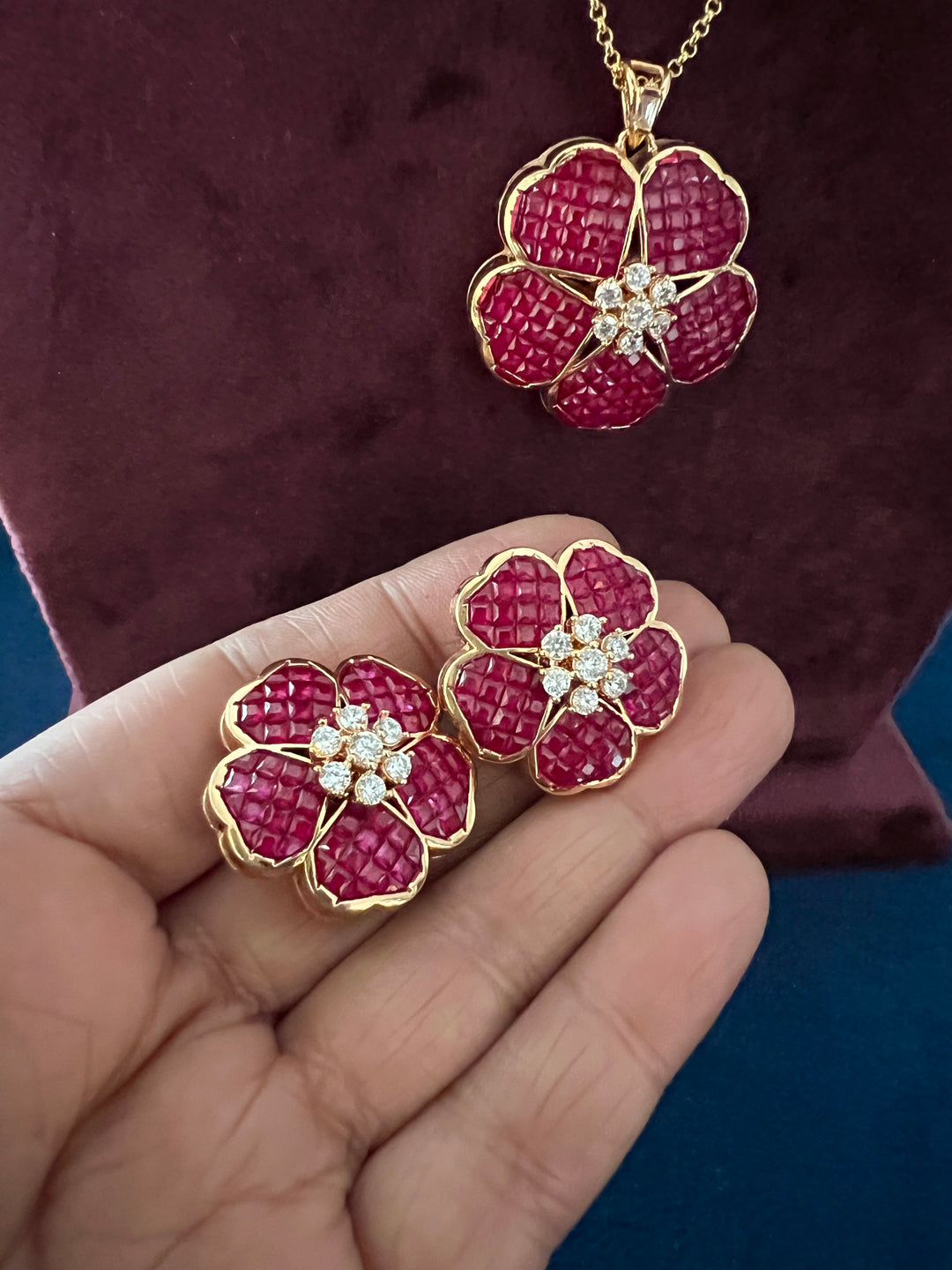 Exquisite Pendant Necklace Set - A Masterpiece of Elegance