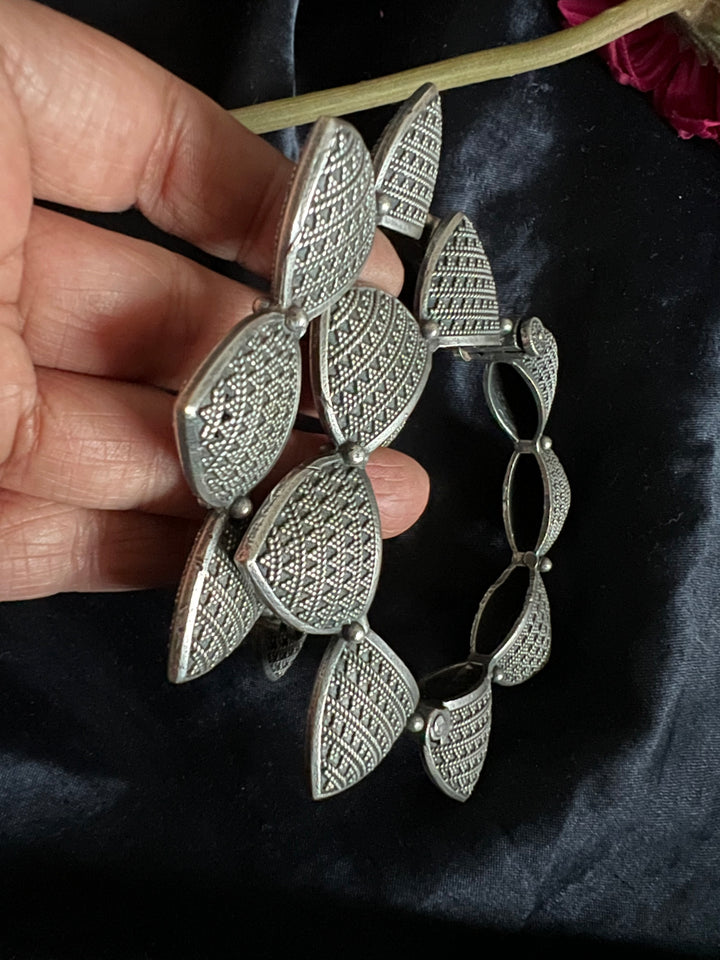 Flower Brass Kada - Premium Quality Silver Replica