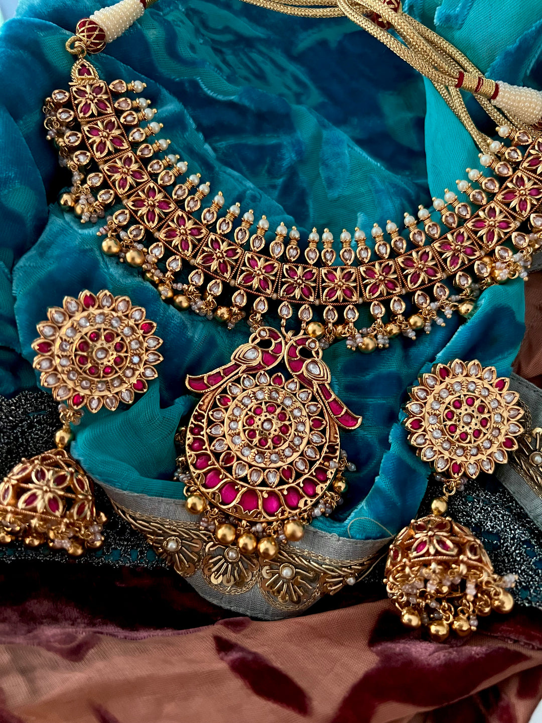 Elegant Necklace Set - Unmatched Quality and Style (Premium Quality)