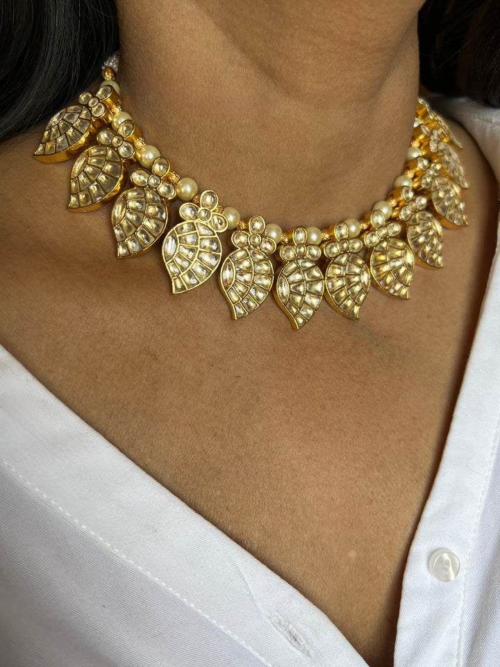 Handcrafted Pachi Kundan Collar Necklace Set with Matching Studs