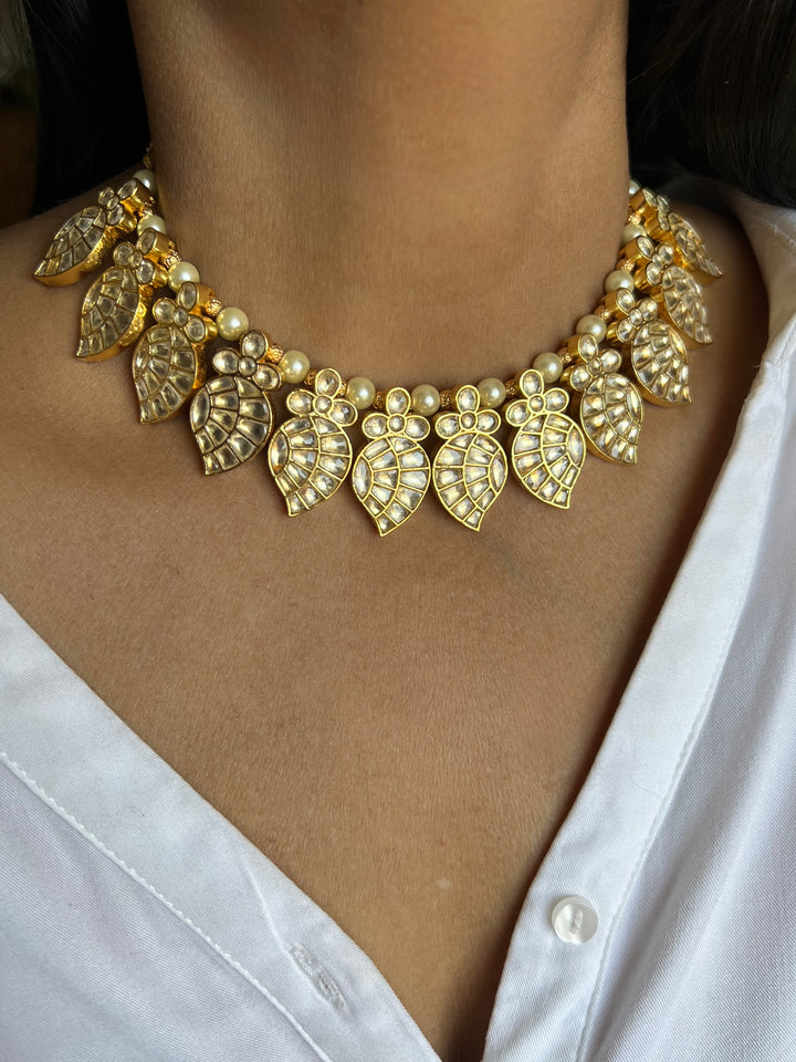 Handcrafted Pachi Kundan Collar Necklace Set with Matching Studs