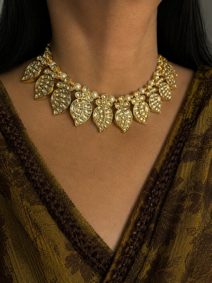 Handcrafted Pachi Kundan Collar Necklace Set with Matching Studs