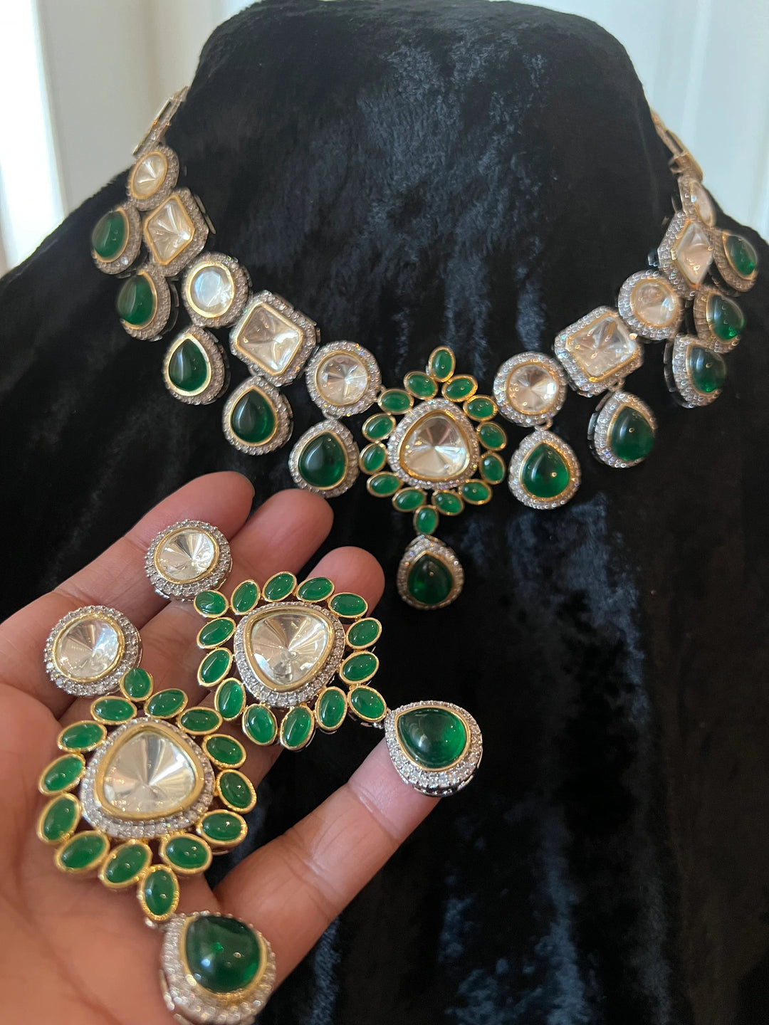 Elegant Kundan Necklace Set - Dazzle at Weddings and Festive Affairs