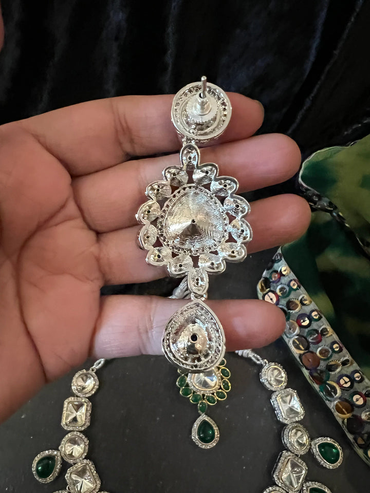 Elegant Kundan Necklace Set - Dazzle at Weddings and Festive Affairs