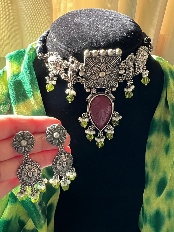 Vintage Carved Stones Choker with Statement Earrings