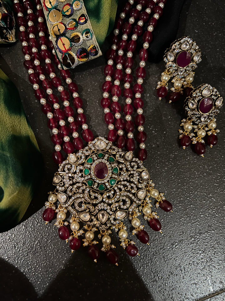 Beautiful Kundan Necklace with Earrings