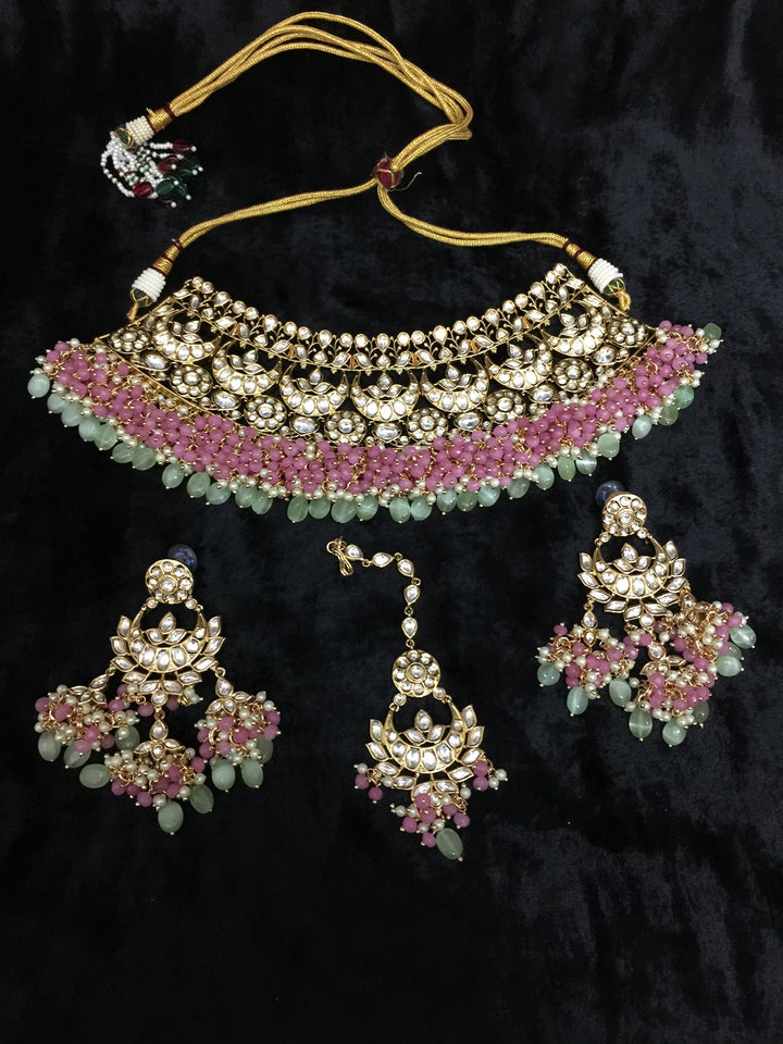 Scintillating Bridal Kundan Choker with Earrings and Maangtikka